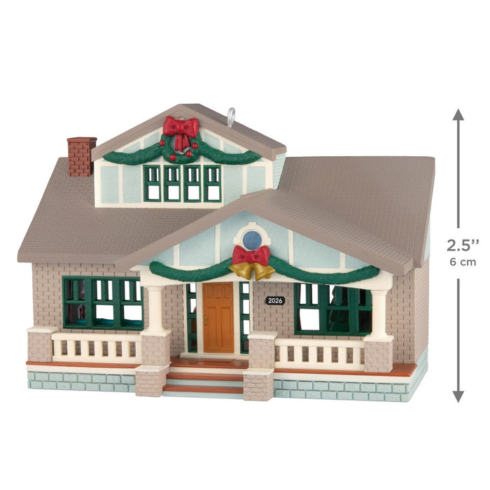 Hallmark : 2026 Keepsake Arts & Crafts Bungalow 43rd in the Nostalgic Houses and Shops series (27)