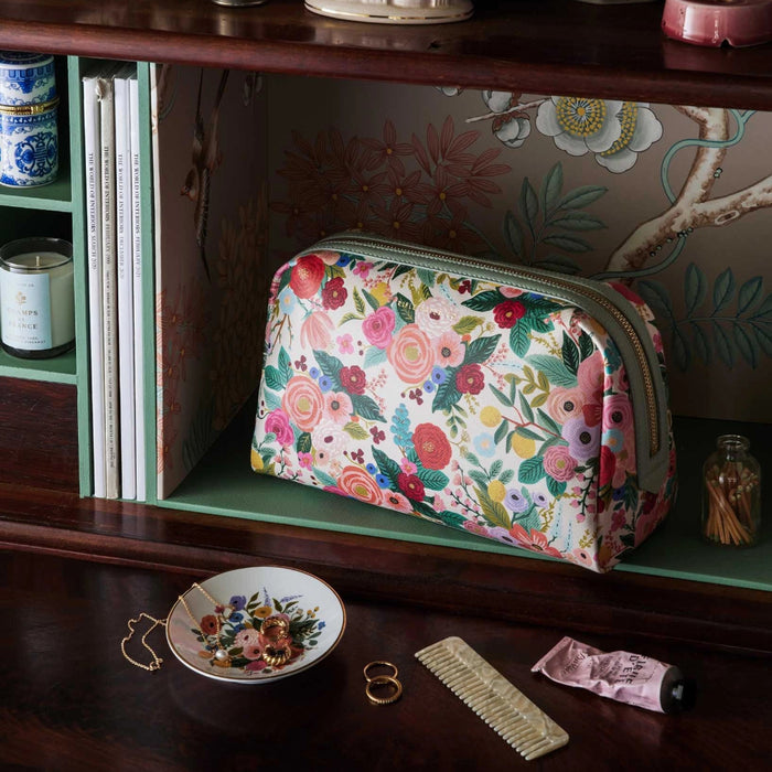 It is simple to wipe clean and will hold up to everyday use.