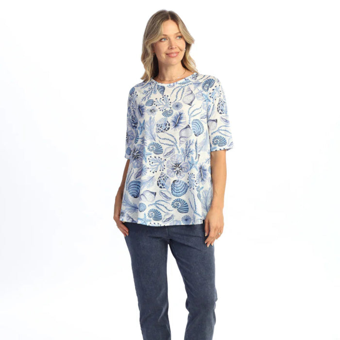 This Jess & Jane Sally women's sleeveless top features a relaxed, flattering silhouette designed for warm-weather comfort.