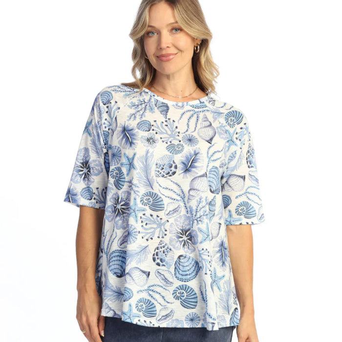 This Jess & Jane Sally women's sleeveless top features a relaxed, flattering silhouette designed for warm-weather comfort.