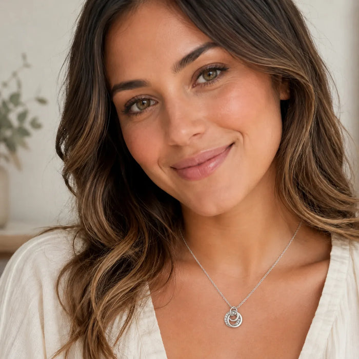 Mazie Mae : Silver Interlocking Circle Necklace