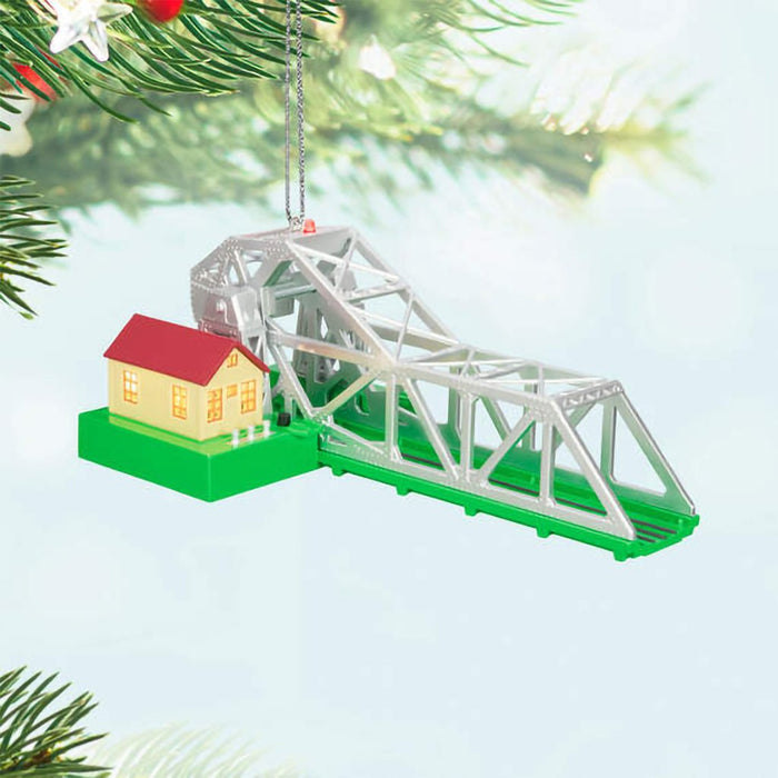 Hallmark : 2024 Keepsake Ornament Lionel® 313 Bascule Bridge With Light (179) - Hallmark : 2024 Keepsake Ornament Lionel® 313 Bascule Bridge With Light (179)