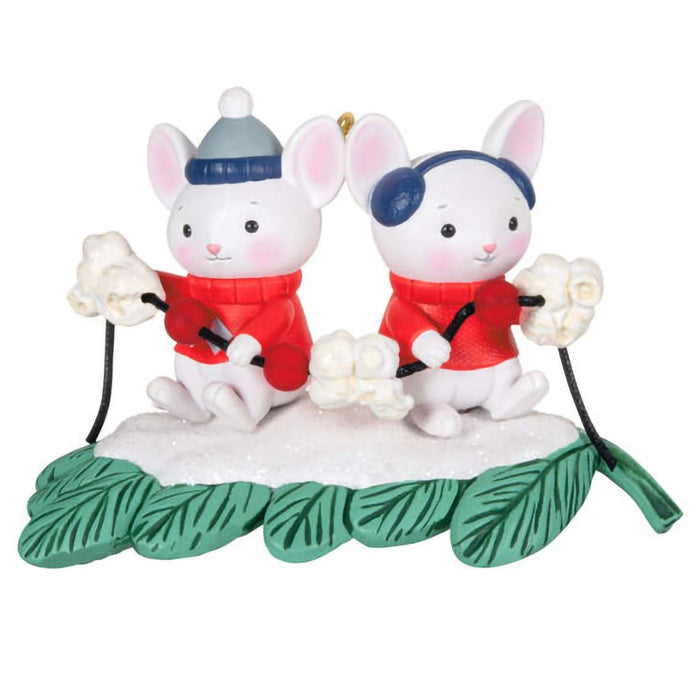 Hallmark : 2024 Keepsake Ornament Merry Mice With Popcorn Garland (194) - Hallmark : 2024 Keepsake Ornament Merry Mice With Popcorn Garland (194)