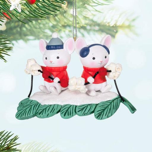 Hallmark : 2024 Keepsake Ornament Merry Mice With Popcorn Garland (194) - Hallmark : 2024 Keepsake Ornament Merry Mice With Popcorn Garland (194)