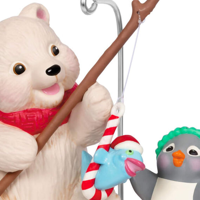 Hallmark : 2024 Keepsake Ornament Snowball and Tuxedo Fishing Friends (109) - Hallmark : 2024 Keepsake Ornament Snowball and Tuxedo Fishing Friends (109)