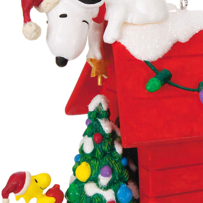 Hallmark : 2024 Keepsake Ornament The Peanuts® Gang Deck the Doghouse Musical With Light (91) - Hallmark : 2024 Keepsake Ornament The Peanuts® Gang Deck the Doghouse Musical With Light (91)