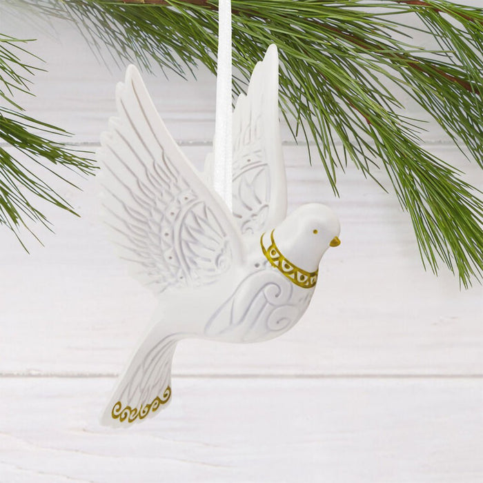 Hallmark : White and Gold Dove Hallmark Ornament - Hallmark : White and Gold Dove Hallmark Ornament