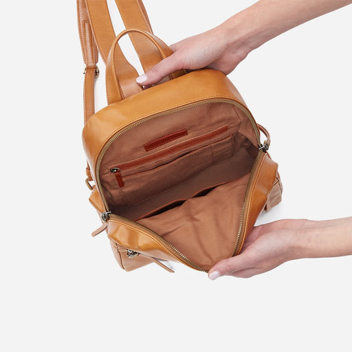 HOBO : Billie Backpack in Polished Leather - Natural - HOBO : Billie Backpack in Polished Leather - Natural