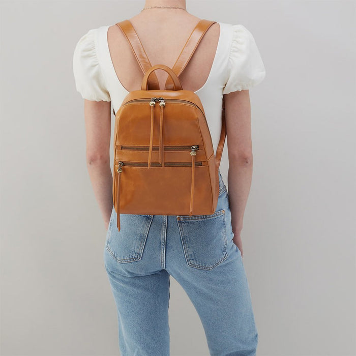 HOBO : Billie Backpack in Polished Leather - Natural - HOBO : Billie Backpack in Polished Leather - Natural