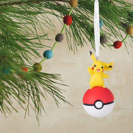 Hallmark : Pokémon Pikachu on Poké Ball Hallmark Ornament - Hallmark : Pokémon Pikachu on Poké Ball Hallmark Ornament