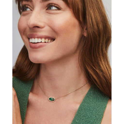 Kendra Scott : Elisa Gold Pendant Necklace in Emerald Cat's Eye - Kendra Scott : Elisa Gold Pendant Necklace in Emerald Cat's Eye