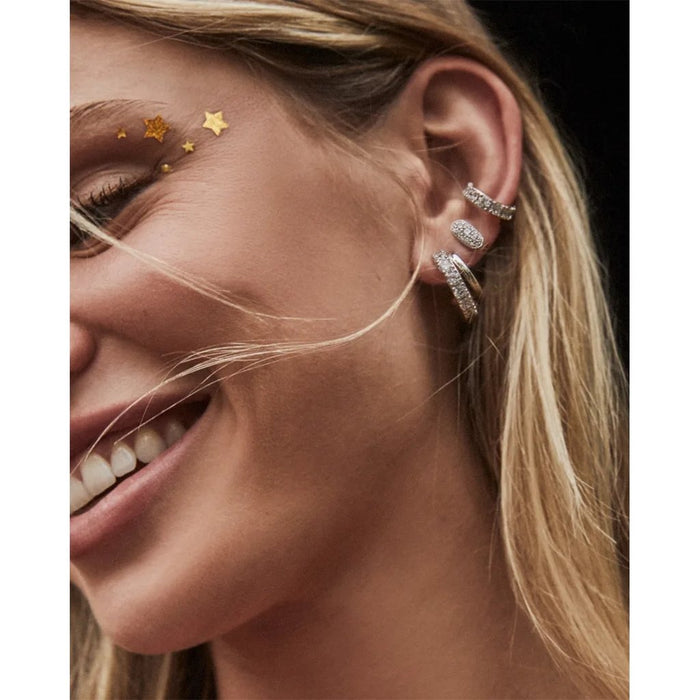 Kendra Scott : Livy Silver Huggie Earrings in White Crystal - Kendra Scott : Livy Silver Huggie Earrings in White Crystal