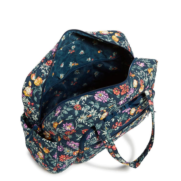 Vera Bradley : Weekender Travel Bag in Fresh-Cut Floral Green - Vera Bradley : Weekender Travel Bag in Fresh-Cut Floral Green