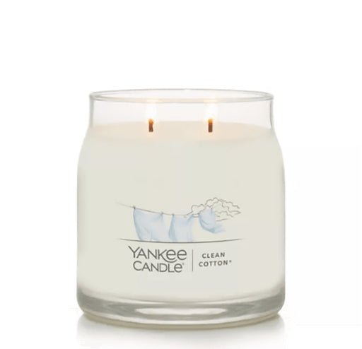 Yankee Candle : Signature Medium Jar Candle in Clean Cotton® -