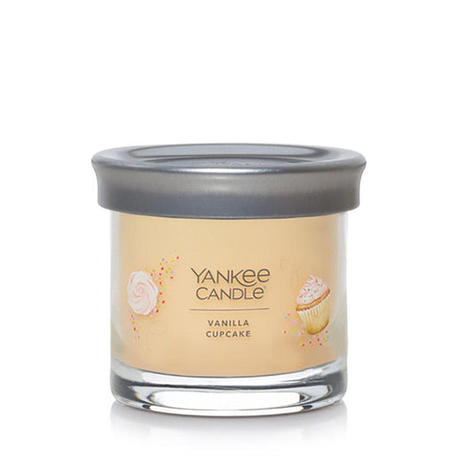 Yankee Candle : Signature Small Tumbler Candle in Vanilla Cupcake -